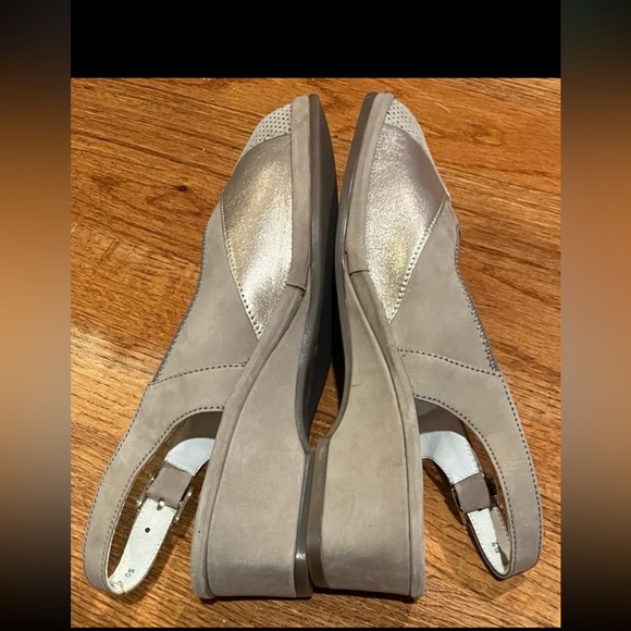 Ara extremely well made sandals. Worn once. - Picture 4 of 9